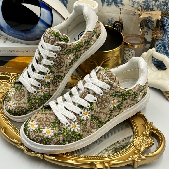 🆕 TORY BURCH 🧿 NWOT Howell Court T Monogram Floral-Embroidered Sneakers - Picture 3 of 16